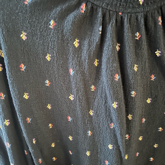 Texture & Thread Ruffled Mockneck Top in Rainbow Buds EUC - Picture 6 of 8